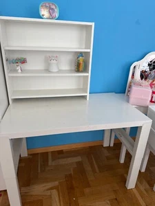 Schreibtisch Kinder höhenvorstellbar weiss  von Ikea gebraucht in gute Zustand.  - Bild 1 von 2
