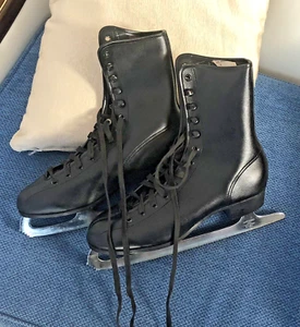 Scarpe da pattinaggio su ghiaccio, misura 40 (ITA) - Ice skating shoes, size 7 - Foto 1 di 3