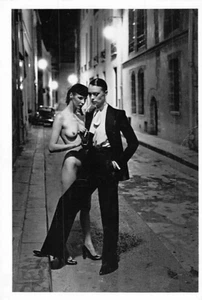 Postcard Art: Helmut Newton, Man & Nude Woman, Paris Street, 1975 - Picture 1 of 2