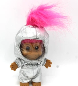 Vintage 5" Russ Astronaut Troll Puppe mit Anzug & Helm rosa Haare #18341 - Bild 1 von 4