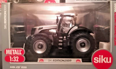 SIKU Farmer 4484 JCB 8250 V-Tronic Silber Edition 2009 - Bild 1 von 3