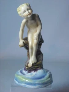 Figura Royal Worcester WATER BABY RW3151 Puce Mark y modelada por F G Doughty - Imagen 1 de 7