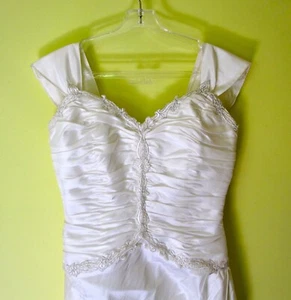 Elegant Deb Gown/ Formal Dress Sz 6 - 8 Ruched Bodice - Beaded Embroidered Trim - Bild 1 von 7