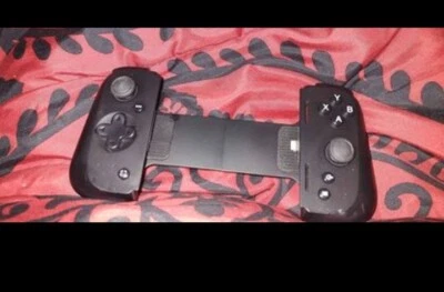 Razer Kishi Universal Gaming Controller for IOS iPhone - Image 1 of 2