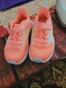 Encaje elástico New Balance Kids Rave Run v2 con correa superior talla 6 usado en excelente estado - Imagen 1 de 8