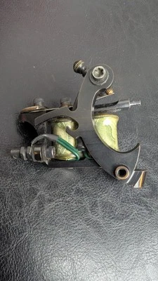 Máquina de tatuaje delineador de rinoceronte de bajo número Aaron Cain Foto 1 de 4