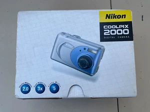 ---NIKON COOLPIX 2000 2.0 MP  CAMERA NUMERIQUE BEL ETAT--- - Photo 1 sur 13