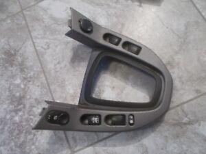 Saturn Vue SUV Center Console Insert / Shifter Trim 03 04 05 Used OEM w Switches