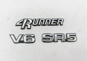 1990 - 1995 Toyota 4Runner rear " 4Runner V6 SR5 " badges emblems OEM Original - Foto 1 di 6