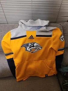ADIDAS NASHVILLE PREDATORS UNDER THE LIGHTS PULLOVER HOODIE. SIZE M. GREAT SHAPE - Picture 1 of 16