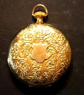 Medallón Pastilla Diseño 'Reloj Bolsillo' Vintage Tono Dorado Empujar Abierto-En Muy Buen Estado Foto 1 de 3