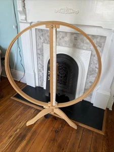 Aro de acolchado bien hecho - Soporte de madera ajustable de 29"" para acolchado y bordado - Imagen 1 de 12