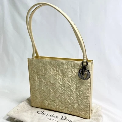 Bolso de Hombro Christian Dior Dama Dior Cannage Blanco Logo Bueno Foto 1 de 4