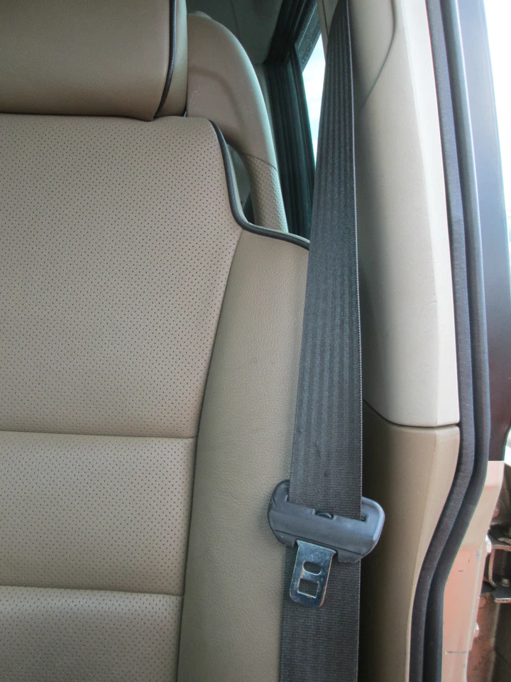 LAND ROVER DISCOVERY II LEFT FRONT SEAT BELT 1999-2000-2001-2002-2003-2004 - Image 1 of 1