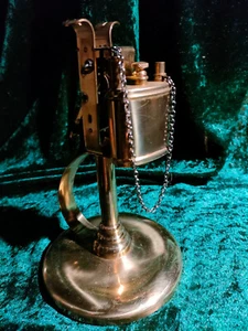 Tischfeuerzeug im Messing-Gestell, interessante Funktion, um 1950-60 - Bild 1 von 8