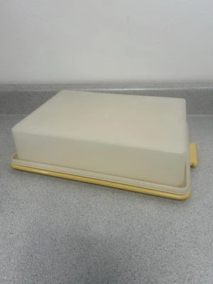 De colección Tupperware Grande Rectángulo Pastelera Cosecha Oro Transparente.  COMO ESTÁ Foto 1 de 4