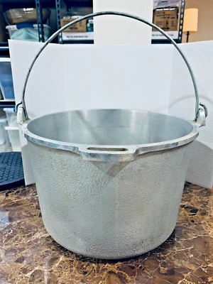 Hervidor de agua redondo Guardian Service / horno holandés Foto 1 de 4