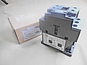 SIEMENS 3RT2028-1AK60 3-pole contactor (NIB) - Picture 1 of 3