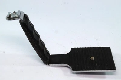 Velbon Flash Grip For Medium Format Cameras. Good. - Image 1 of 4