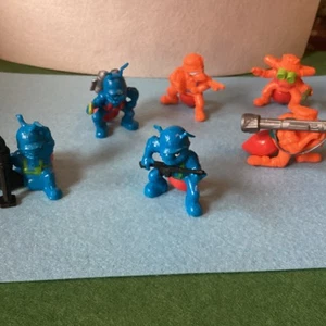 Army Ants,Hasbro 1980’s Toy,6 Figures With Weapons.NICE - Picture 1 of 3