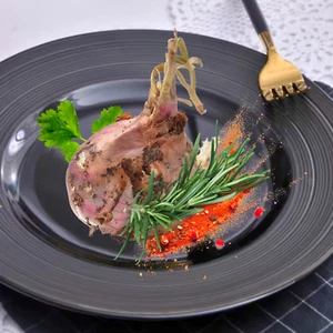 Juego de platos de cena de cerámica negra - Vajilla moderna pintada a mano brillante. 4 piezas - Imagen 1 de 12