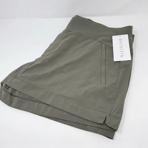 NWT Athleta Women's Size 20 Solid Army Green/Drk Beige Nylon Trekkie North Short - Picture 1 of 7