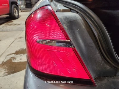 Lanterna traseira esquerda do driver quarto de painel montado se encaixa 98-02 GRAND MARQUIS 1288650 - Imagem 1 de 4