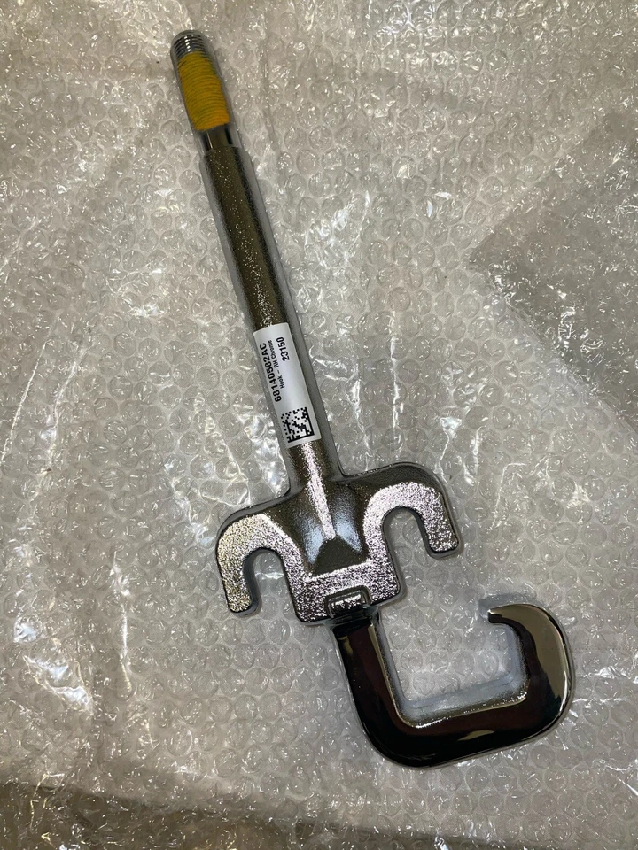 Gancho de remolque, derecho - Mopar (68140582AC) Foto 1 de 1