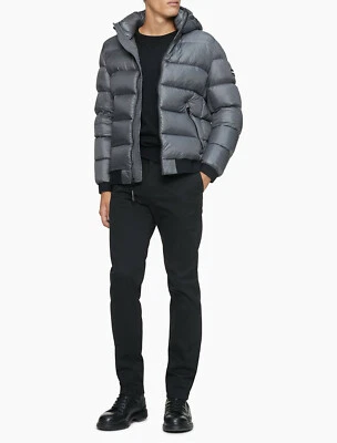 $275 Chaqueta acolchada con capucha Calvin Klein con logotipo liso mezcla de plumón, gris, XXL Foto 1 de 4