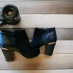 River Island Womens Sz 5 Zip Up Ankle Black/Gold High Heels Excellent! - Picture 1 of 15