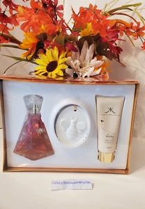 Kim Kardashian ~ Pure Honey ~ 3 Pc Gift Set ~ New~ Factory Sealed - Picture 1 of 1