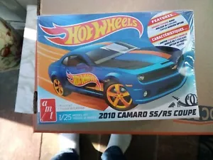 Hot Wheels 2010 Camaro SS/RS Coupe Model Kit AMT 1/25 Scale - Picture 1 of 3
