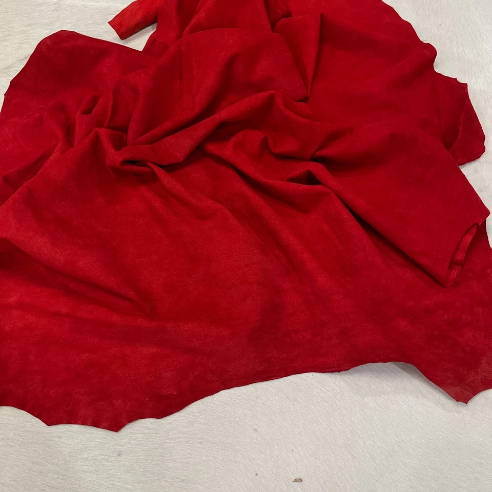 Gamuza de piel de cordero roja Avetco 5-6 pies cuadrados grado medio prenda suave calidad piel de cordero Foto 1 de 4