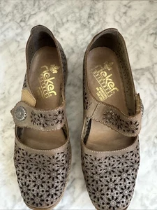 RIEKER Antistress - Mirjam Schuh Gr. 37 / US 6,5 taupe Leder Gänseblümchen Cutouts - Bild 1 von 9