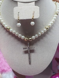 Collar de perlas de imitación de 16" cuentas en tono dorado cruz colgante religioso elegante religión  - Imagen 1 de 9