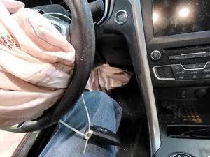 Used Ignition Switch fits: 2018 Ford Fusion dash mounted keyless ignition push b - Picture 1 of 17
