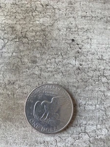 1972 USA Eisenhower One Dollar Coin - Picture 1 of 2