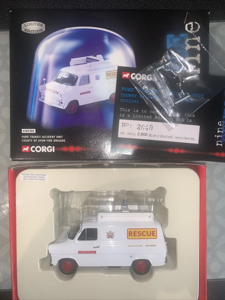 Corgi CC02302 Ford Transit accident unitCounty of Avon Fire brigade 1 43 Ltd ED