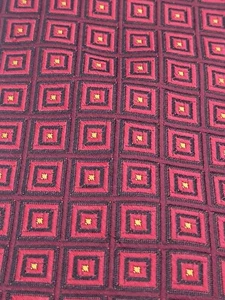 Corbata de seda Brooks Brothers MAKERS diseño geométrico rojo amarillo | O039 - Imagen 1 de 6