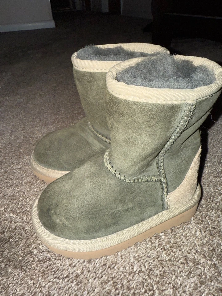 Toddler girls size 8c green Classic Short Uggs- gently used no box - Image 1 of 3