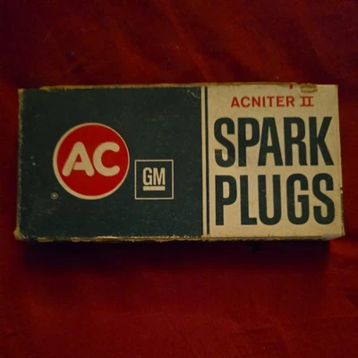 Set of 8 NOS AC Acniter II GM R42TS Spark Plugs - Image 1 of 4