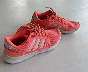 Scarpe Adidas Essentials Cloudfoam da donna Legend Ink rosa fluo taglia 6,5 - Foto 1 di 8