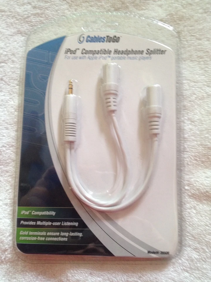 (4) Cables To Go Apple Compatible Headphone Splitters, White, 3.5mm, Quantity 4 - Image 1 of 4