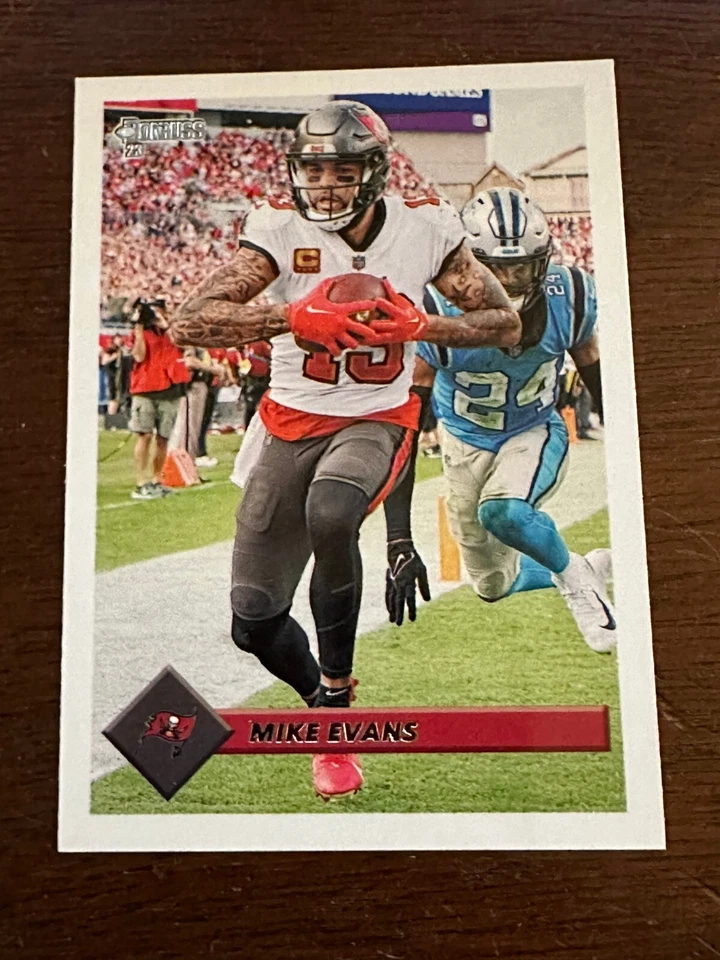 2023 Panini Donruss 1993 RETRO Insert Mike Evans Tampa Bay Buccaneers #R93-35 - Image 1 of 1