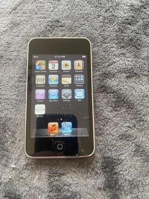 Apple iPod Touch 2nd Generation Black 8GB A1288, Cracked Screen - Image 1 of 4
