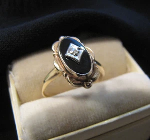 10K yellow gold ring that has a small diamond set in black onyx. Size 4 - Picture 1 of 5