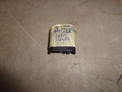 Manija de la puerta delantera del pasajero (pequeña) 94 95 96 97 Volvo 850 sedán 4 puertas 2,4 OEM Foto 1 de 3
