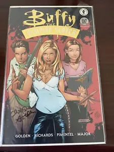 BUFFY THE VAMPIRE SLAYER #21 signed Golden DF Gold Variant Dark Horse NM w/ COA - Picture 1 of 4