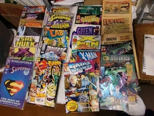 Schachtel mit 25 bronzezeitlichen Comics.. Ones On Left Are OK One's On Rt Had Moisture  - Bild 1 von 3