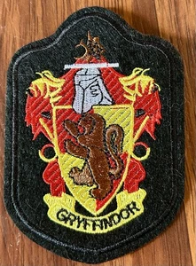 Gryffindor Patch Crest-Iron On Coat Of Arms The Wizarding World Of Harry Potter - Bild 1 von 2